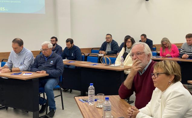 Academia ARES-PCJ debate desafios da gestão de resíduos sólidos para grandes geradores